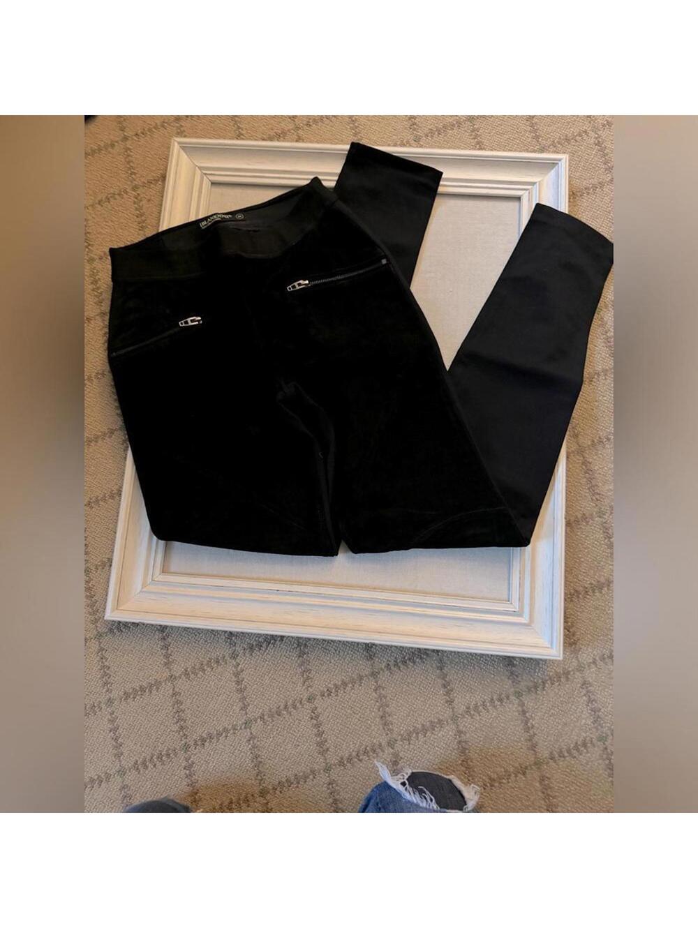 Blank NYC black leggings with faux suede front panels w silver hardware 26